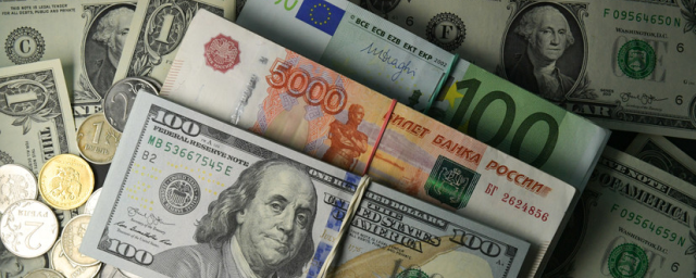 Курс доллара превысил 76 рублей впервые с 22 апреля 2021 года